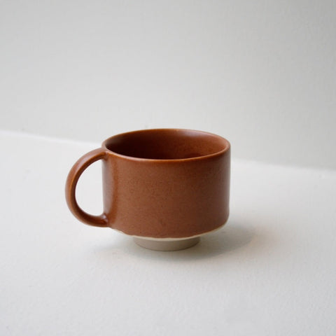 Cup with handle, Brown